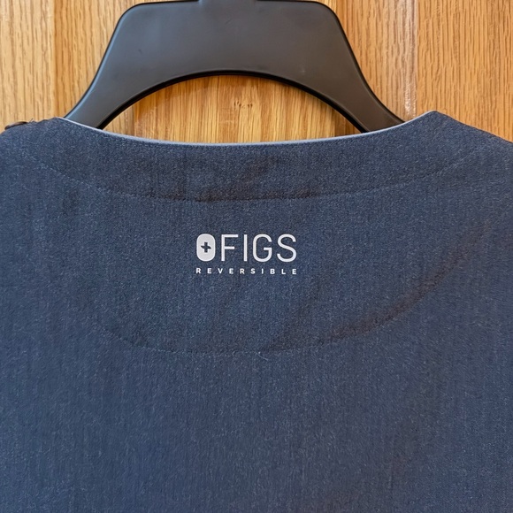 Figs Reversible Scrub Top - Picture 5 of 9